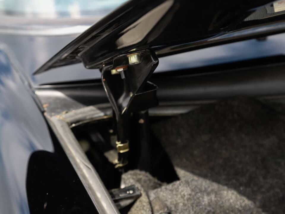 Image 36/108 de Porsche 911 Carrera 3.2 (1989)