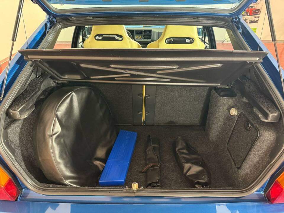 Image 29/50 of Lancia Delta HF Integrale 16V (1994)