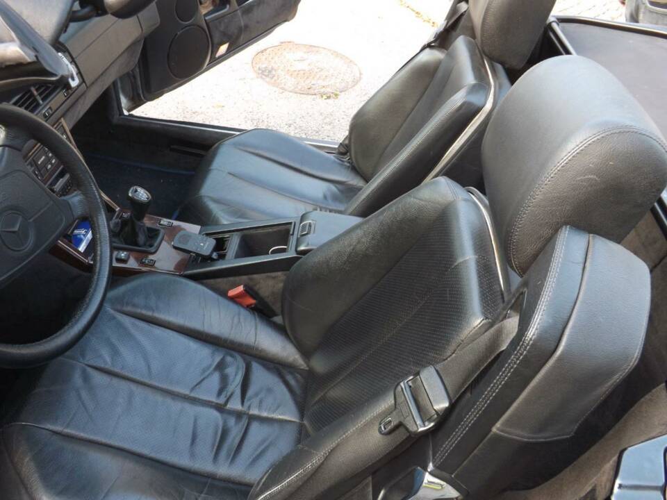 Image 16/50 de Mercedes-Benz SL 280 (1995)