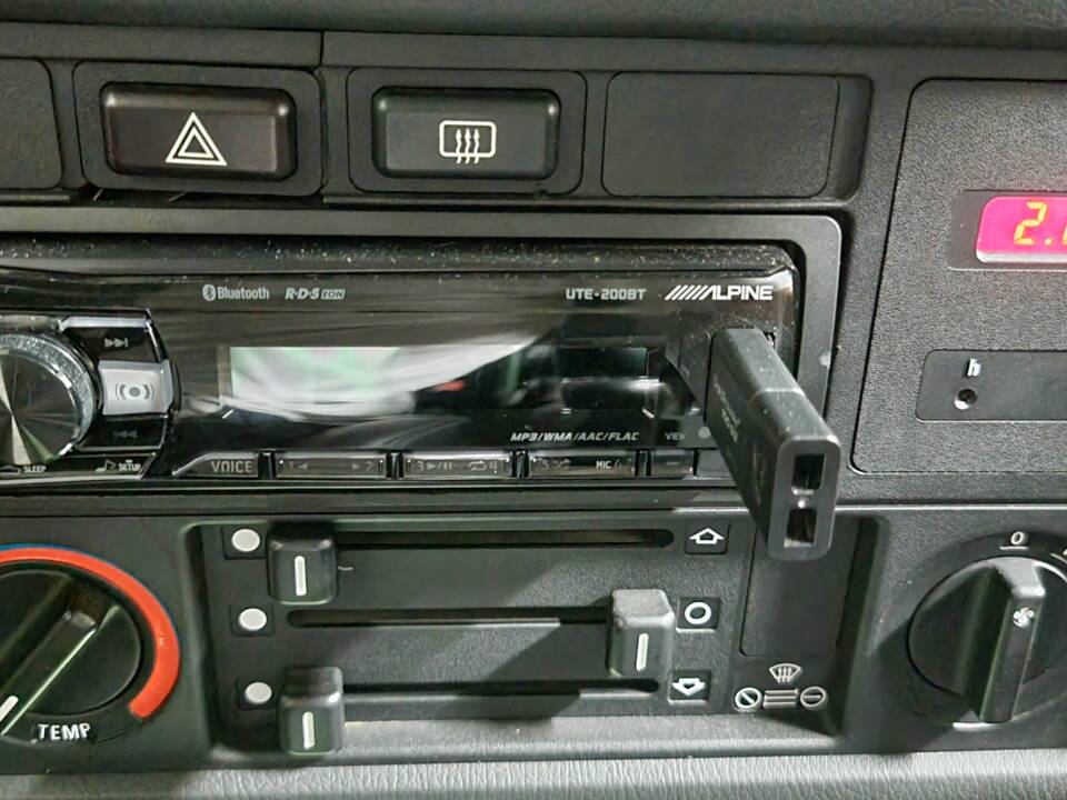 Image 67/100 of BMW 323i (1984)