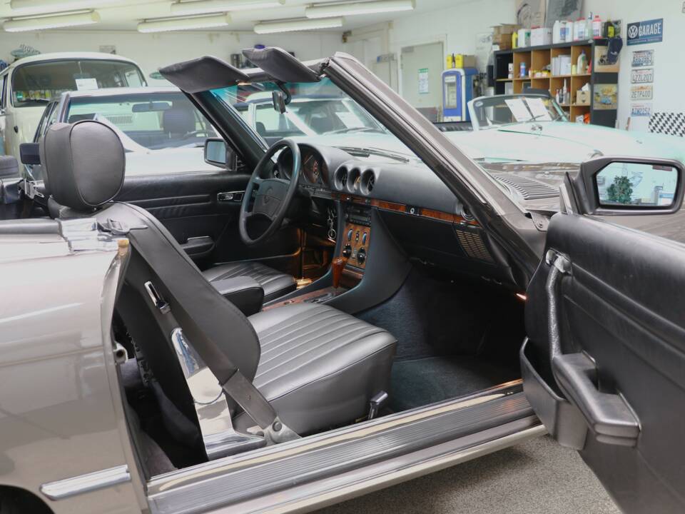 Image 31/37 of Mercedes-Benz 420 SL (1988)