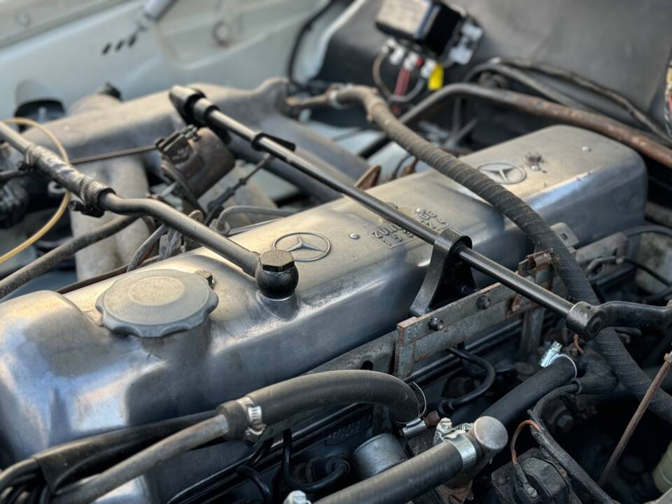 Image 105/132 of Mercedes-Benz 220 SE b (1963)