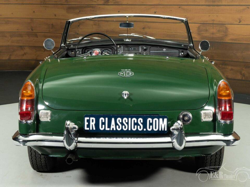Image 15/19 de MG MGB (1966)