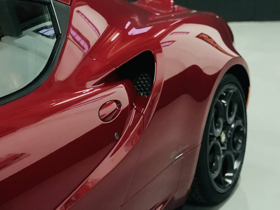 Image 15/50 of Alfa Romeo 4C (2015)