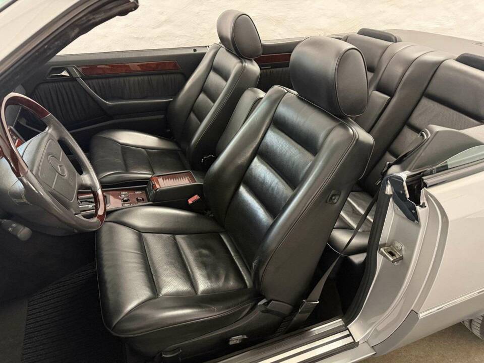Imagen 21/27 de Mercedes-Benz E 200 (1995)