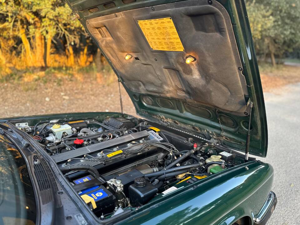 Image 13/40 of Jaguar Sovereign 3.6 (1989)