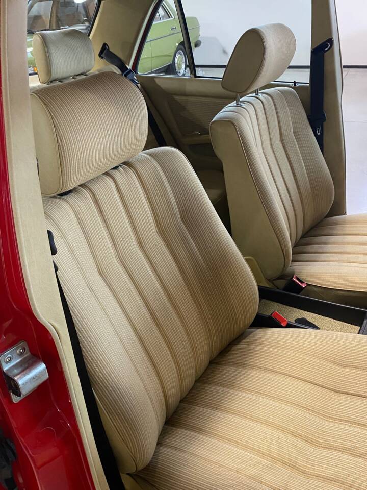 Image 32/100 of Mercedes-Benz 300 D (1983)