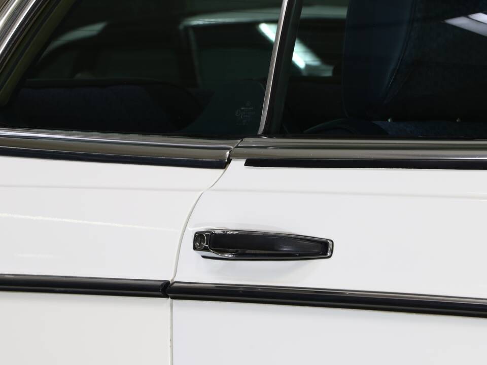 Image 17/25 of Mercedes-Benz 280 CE (1977)