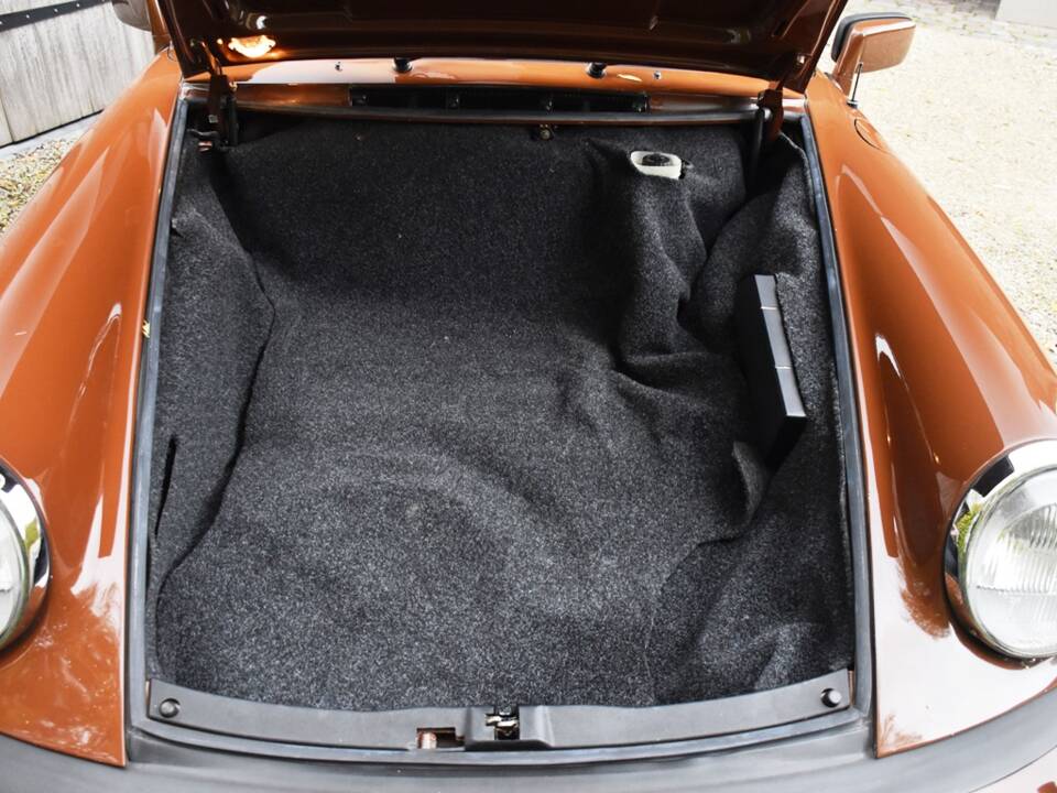 Image 29/37 de Porsche 911 Carrera 3.0 (1977)