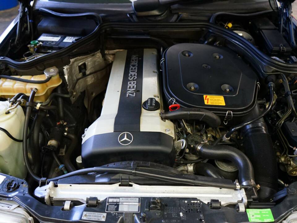 Afbeelding 27/35 van Mercedes-Benz 300 CE-24 (1992)