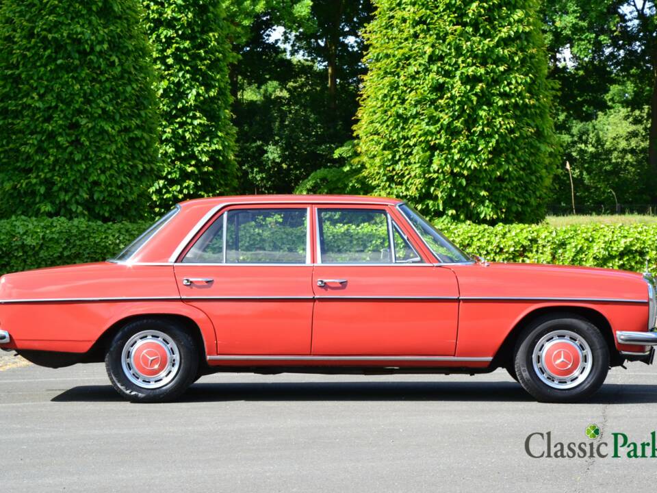 Bild 6/50 von Mercedes-Benz 230/6 (1973)