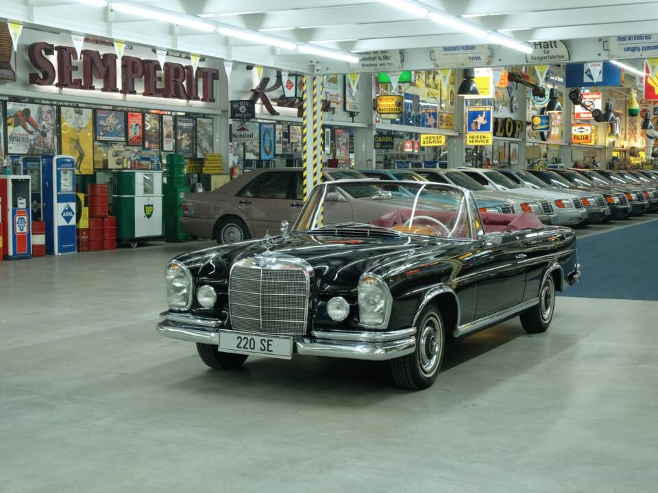 Image 4/50 of Mercedes-Benz 220 SE b (1963)