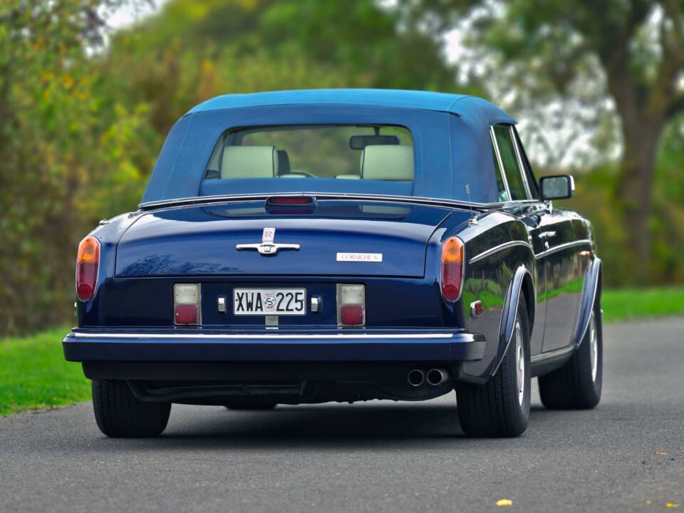 Image 22/50 of Rolls-Royce Corniche S (1995)