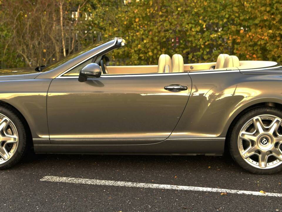Image 8/50 of Bentley Continental GTC (2011)