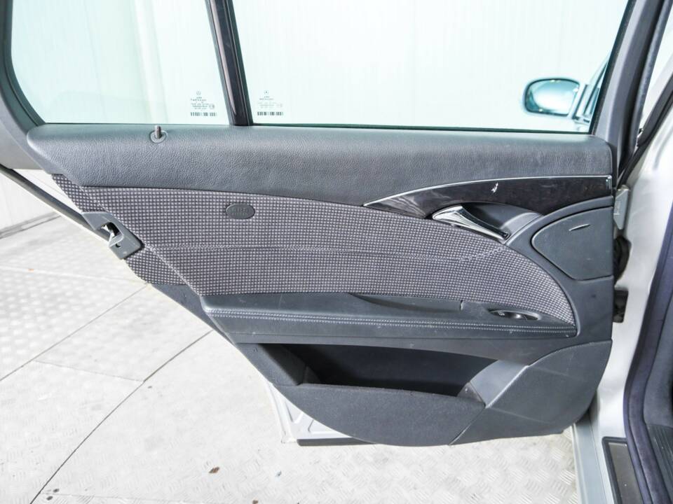 Bild 40/50 von Mercedes-Benz E 200 Kompressor T (2003)