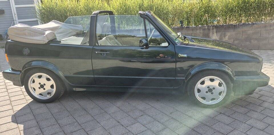 Bild 4/8 von Volkswagen Golf I Cabrio 1.8 (1991)