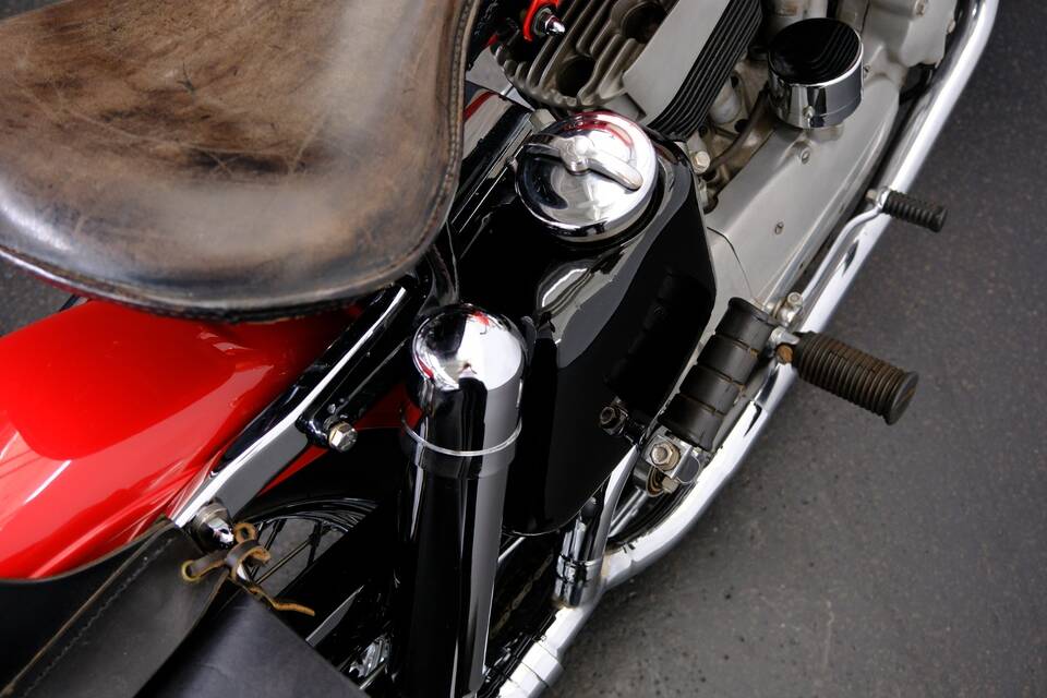 Immagine 60/72 di Harley-Davidson Model KH (1956)