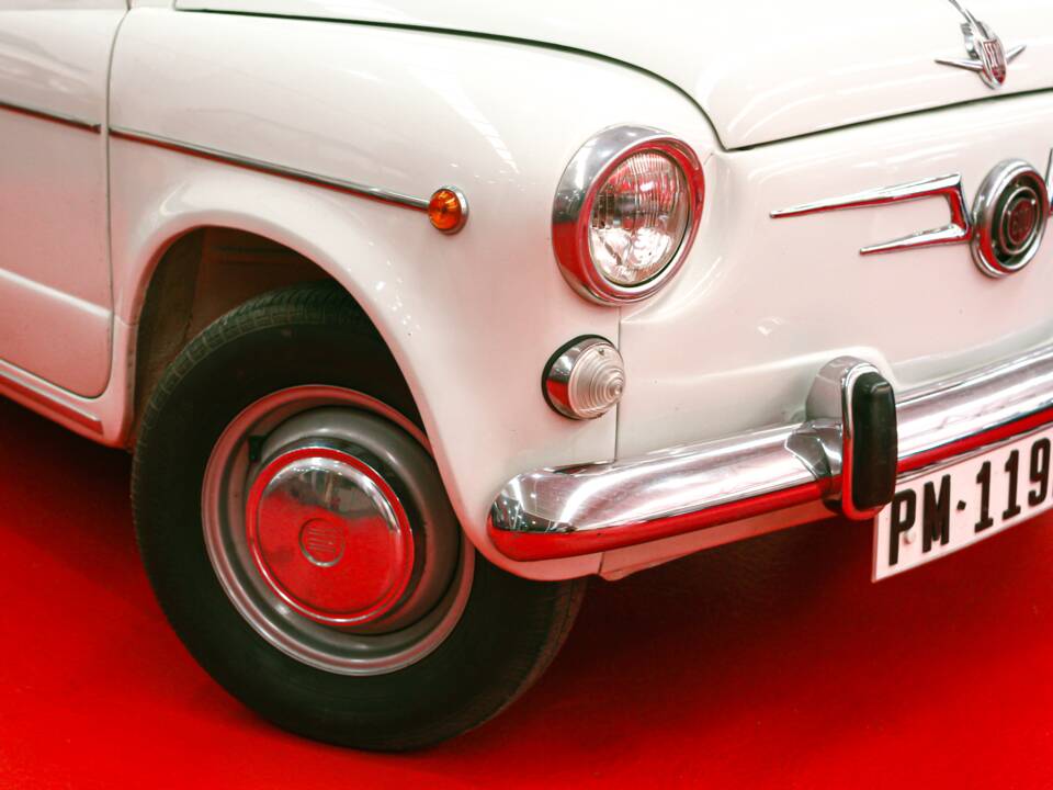 Image 3/32 of SEAT 600 D (1968)