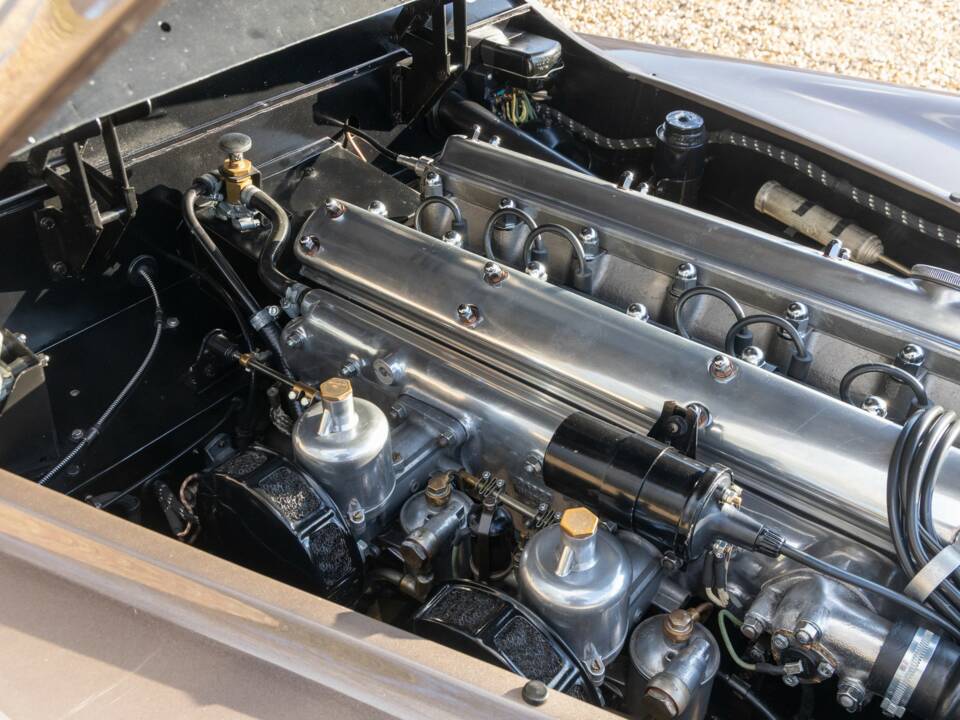 Image 23/50 of Jaguar XK 120 OTS (1952)