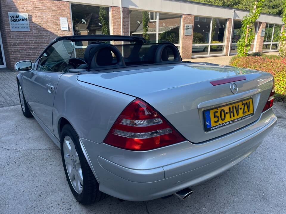 Imagen 22/26 de Mercedes-Benz SLK 200 Kompressor (2002)