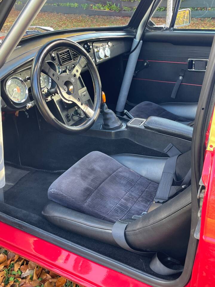 Image 46/50 of MG MGB GT (1972)