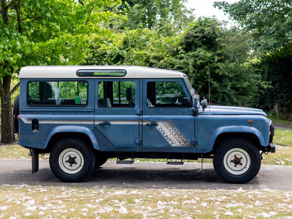 Image 7/50 of Land Rover 110 (1988)