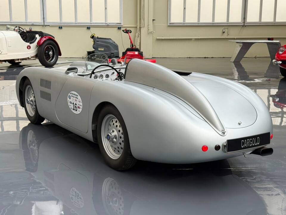 Image 19/24 of Veritas RS (1948)