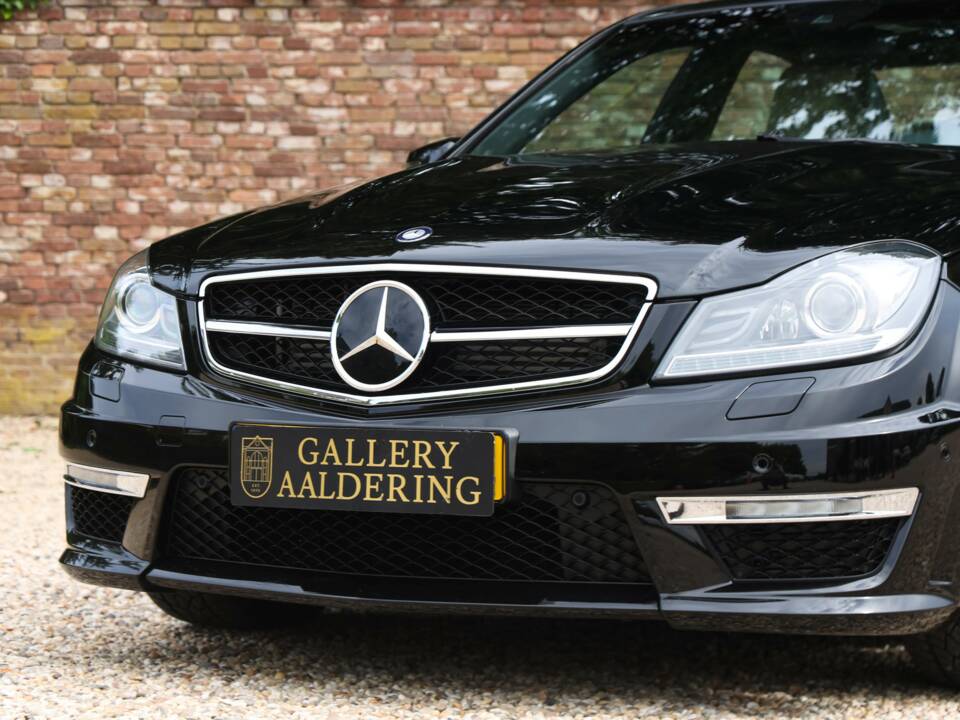 Image 16/50 of Mercedes-Benz C 63 AMG (2012)