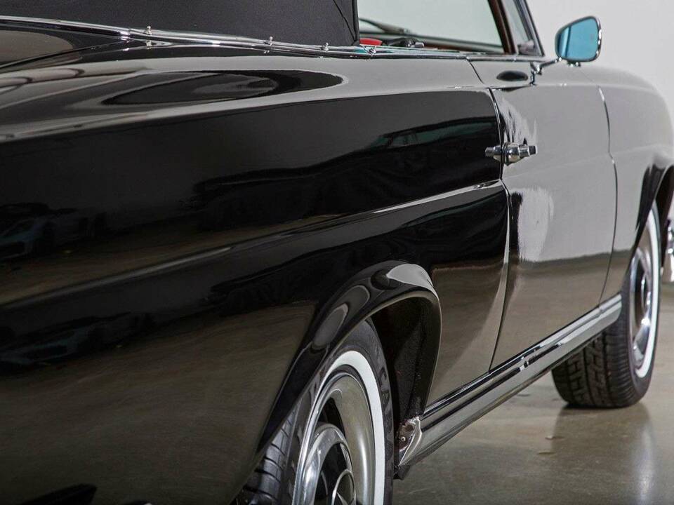 Image 20/34 of Mercedes-Benz 280 SE (1966)