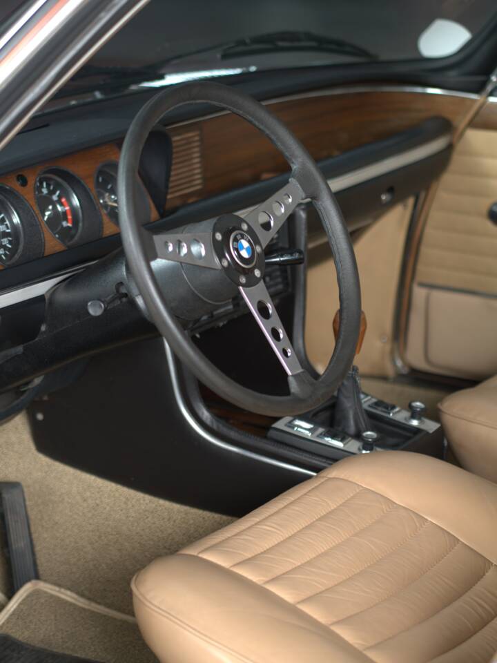 Image 25/41 of BMW 3.0 CS (1975)