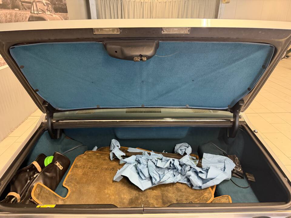 Image 17/18 of Ferrari 412 (1986)