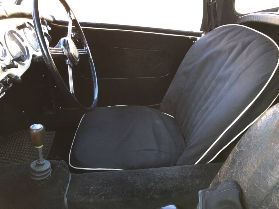 Image 5/10 of MG MGA 1500 (1959)