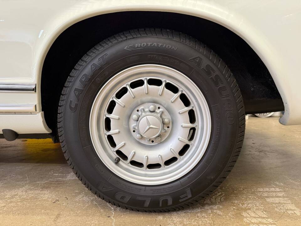 Image 14/22 of Mercedes-Benz 280 SL (1968)