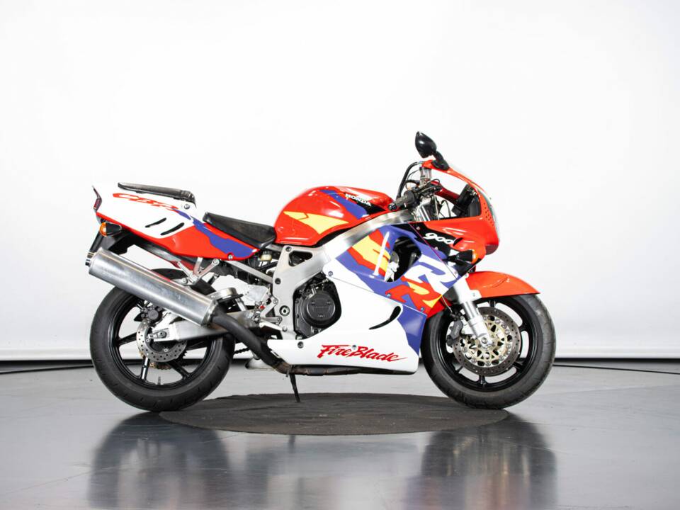 Immagine 5/50 di Honda CBR 900RR Fireblade (1996)