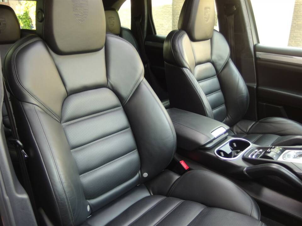 Bild 50/98 von Porsche Cayenne Turbo (2010)