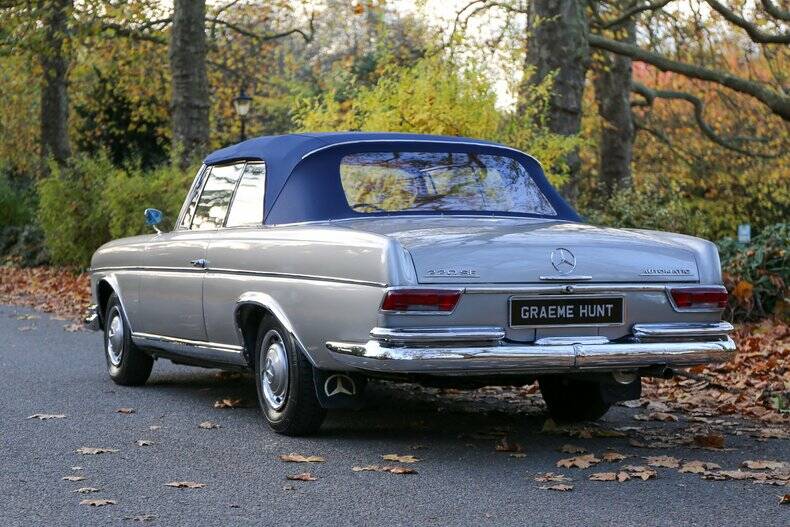 Image 23/50 of Mercedes-Benz 220 SE Cabriolet (1966)