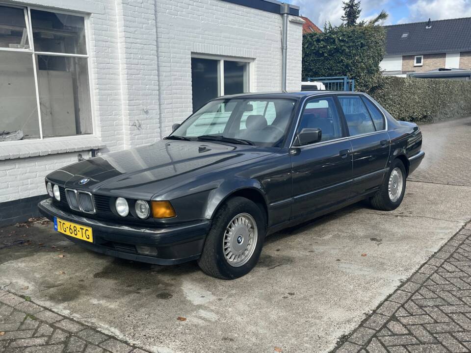 Image 1/8 de BMW 735i (1988)