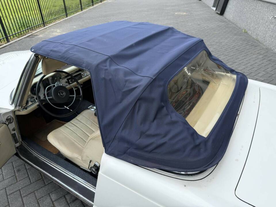 Image 37/50 of Mercedes-Benz 280 SL (1969)