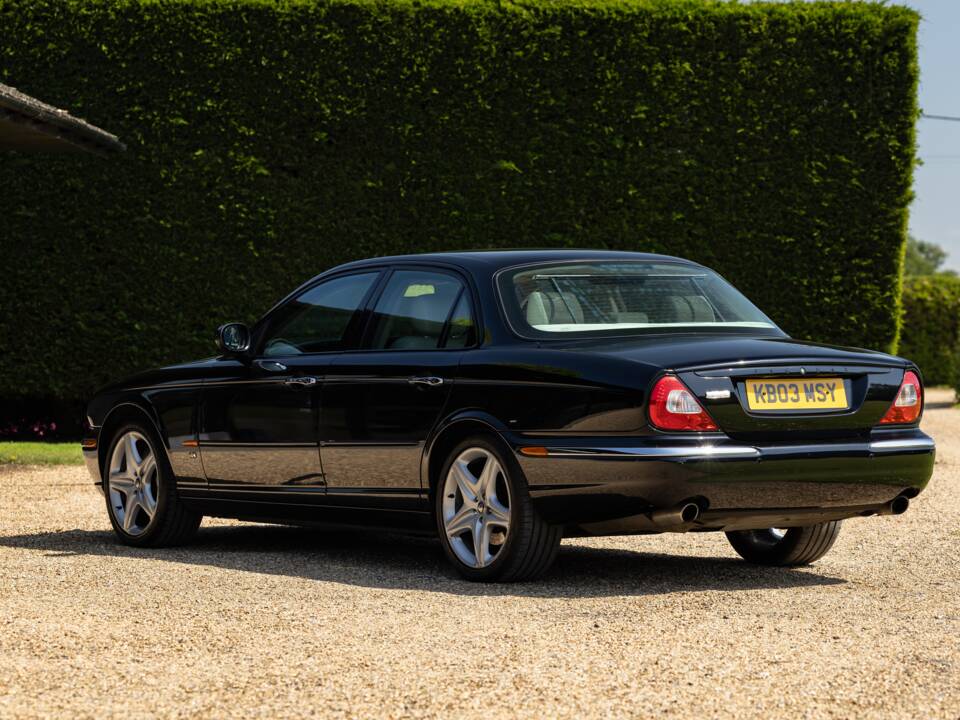 Image 14/43 of Jaguar XJR (2003)