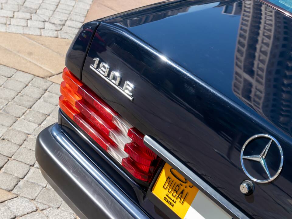 Bild 61/69 von Mercedes-Benz 190 E (1988)