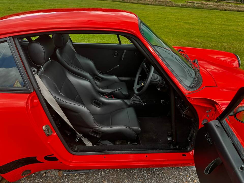 Bild 32/47 von Porsche 911 Carrera 4 (1990)