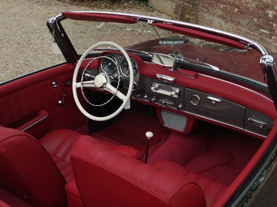 Image 38/50 of Mercedes-Benz 190 SL (1959)