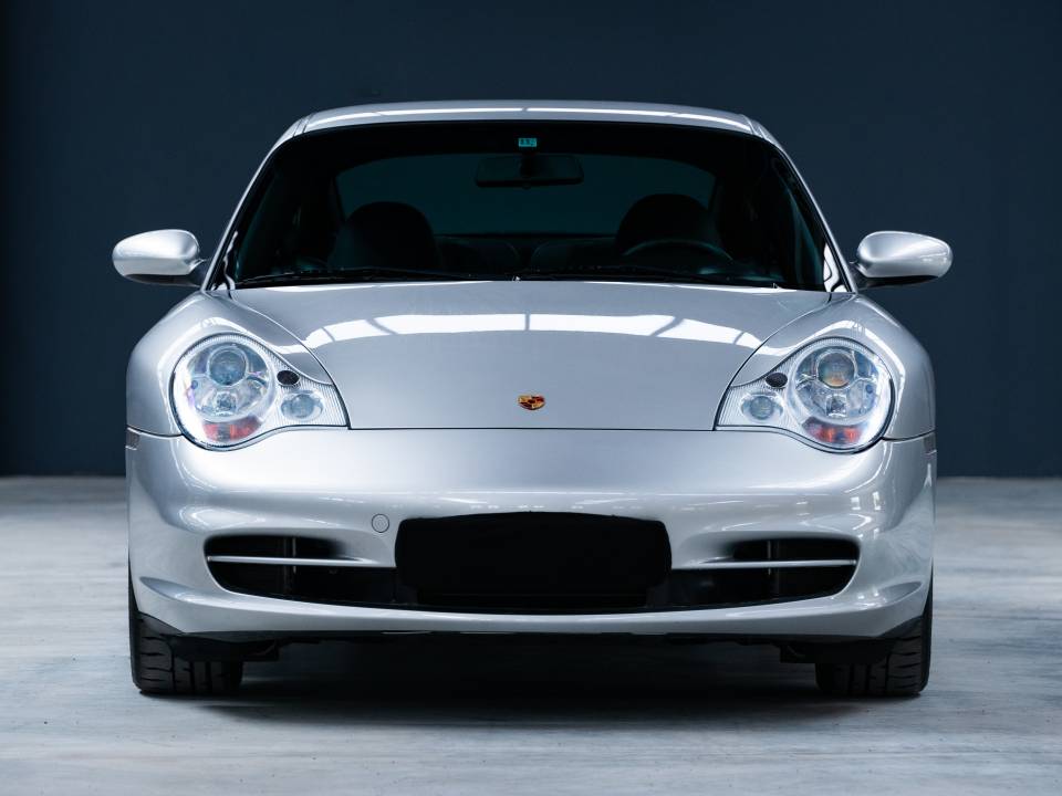 Image 2/14 of Porsche 911 Carrera (2002)