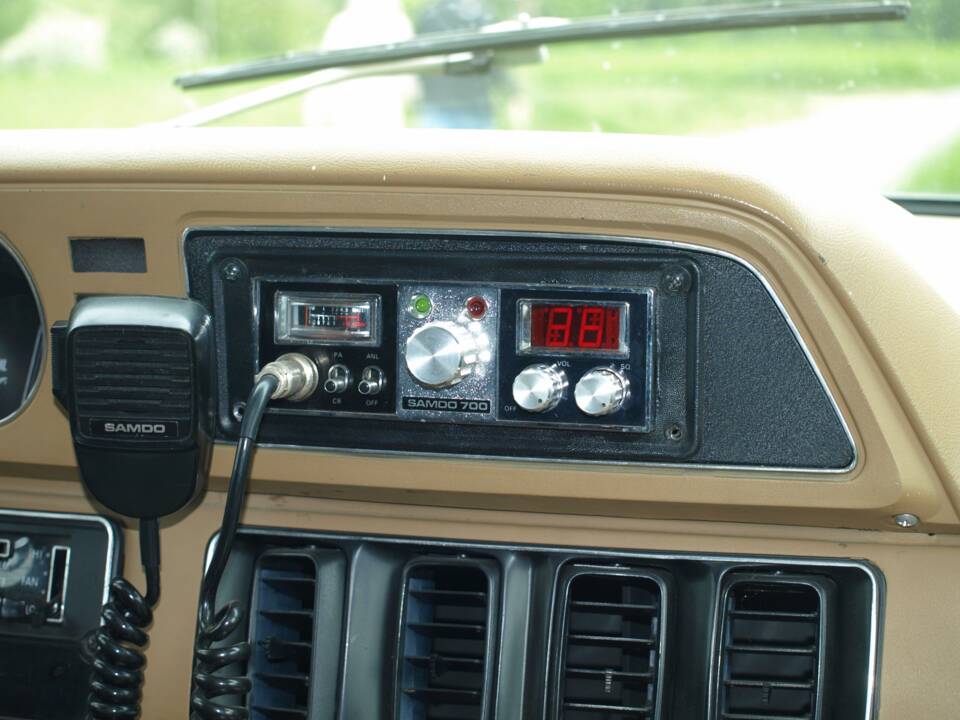 Immagine 26/143 di Dodge B 200 Sportsman (1978)