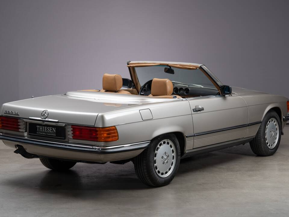 Bild 7/23 von Mercedes-Benz 560 SL (1987)