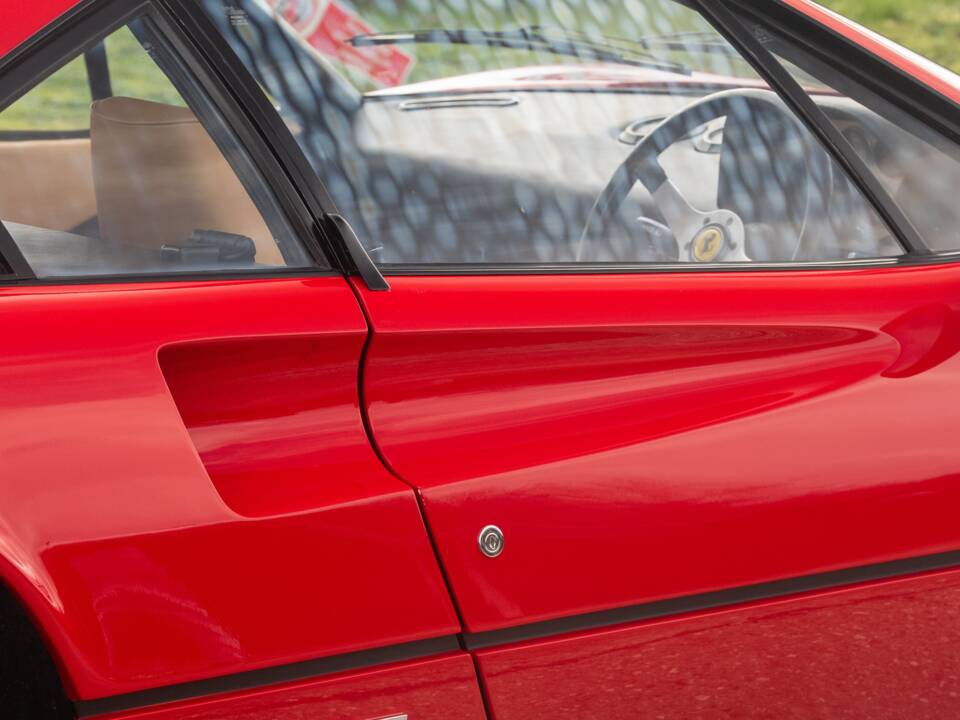 Image 32/50 of Ferrari 308 GTB (1976)