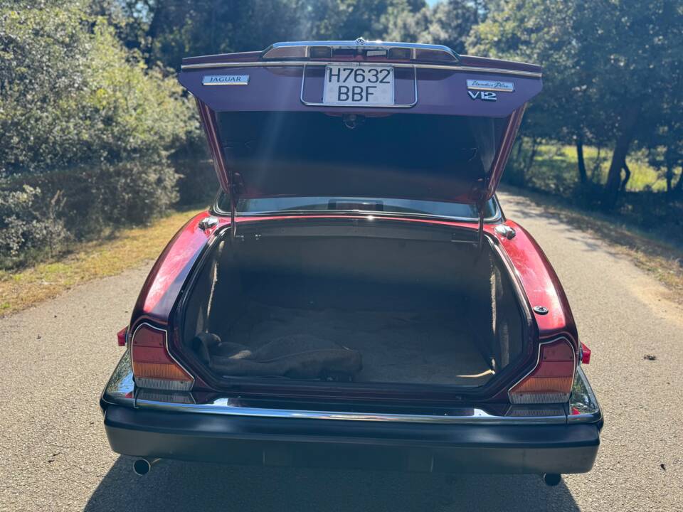 Immagine 26/41 di Jaguar XJ 12 (1990)
