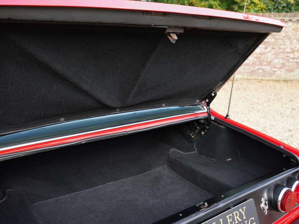 Image 38/50 de Ferrari 365 GT4 2+2 (1974)