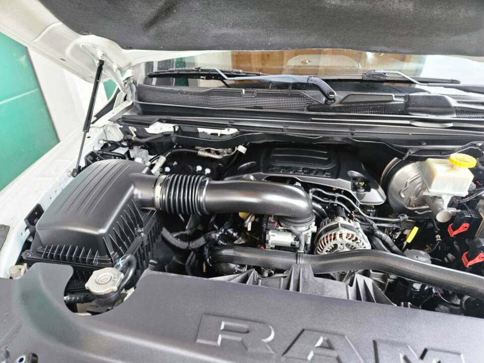 Image 40/62 of Dodge Ram 1500 (2020)