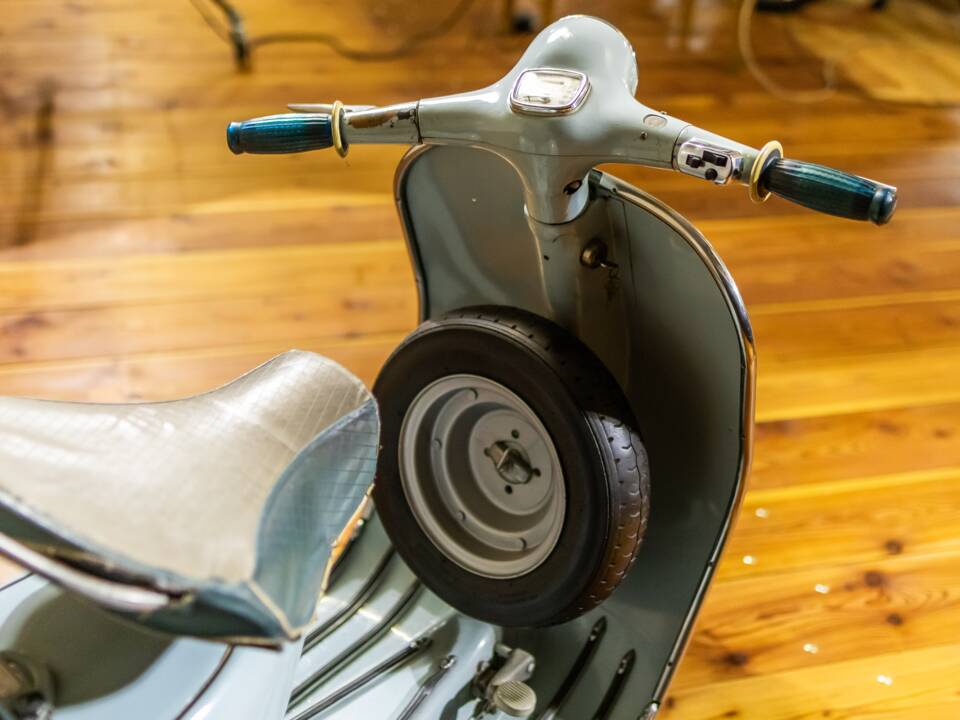 Image 8/14 de Piaggio Vespa 125 (1961)